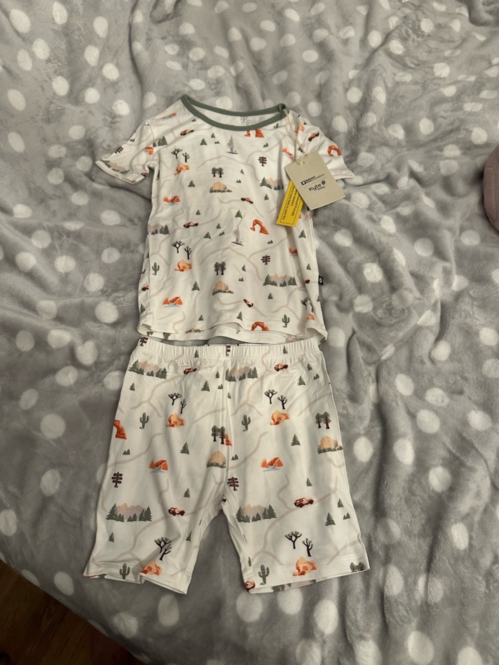 Kyte BABY White Short-Sleeve Fox & Forest Print Pajama Set with Green Trim